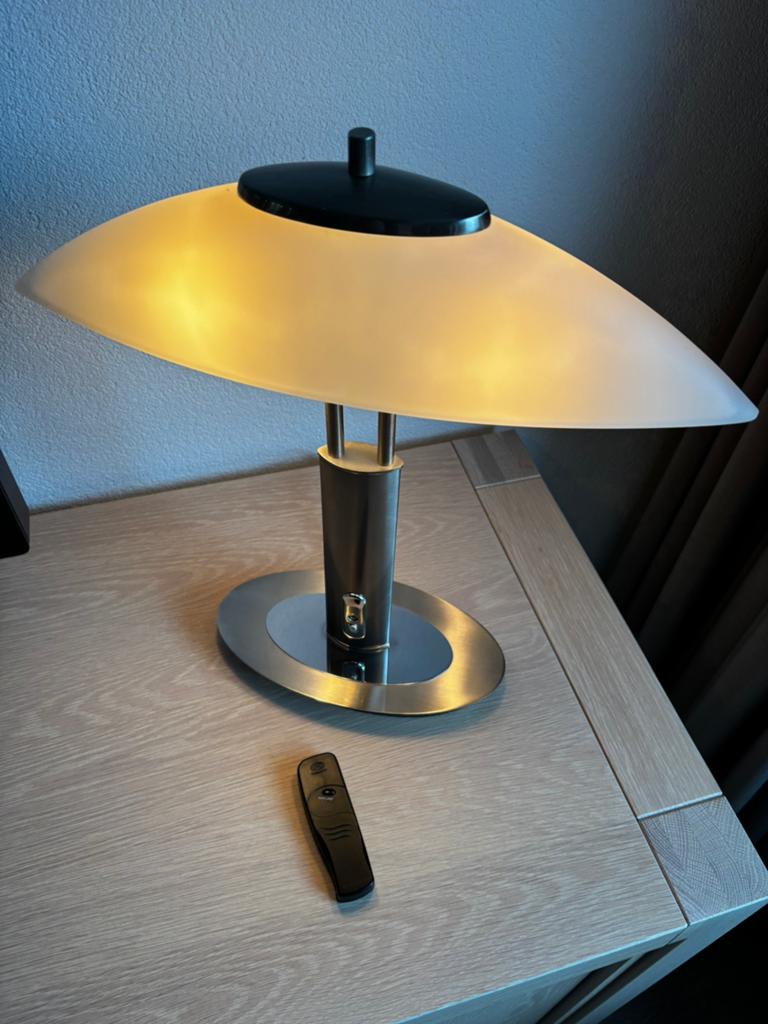 Tafellamp melkglas met afstandsbediening, Ophalen, Zo goed als nieuw, Metaal, Modern