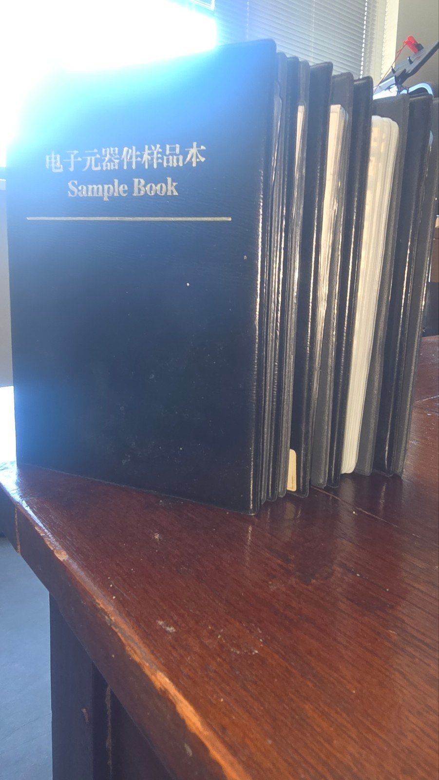 SMD Boek met Weerstanden, Diodes, Transistors, LEDs, Condens, Hobby en Vrije tijd, Elektronica-componenten, Ophalen, Nieuw