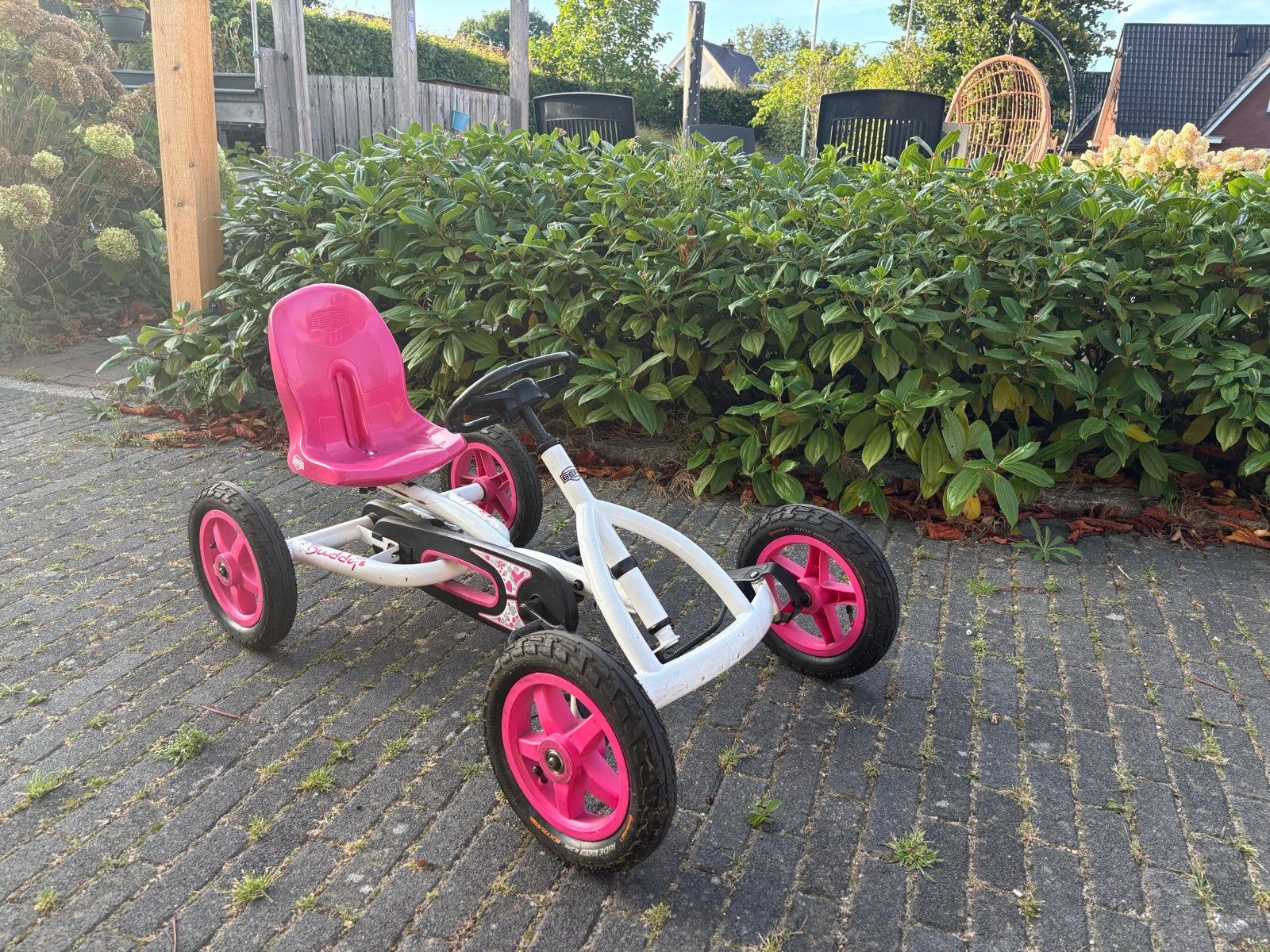 Berg Buzzy skelter roze/wit - Zo goed als nieuw