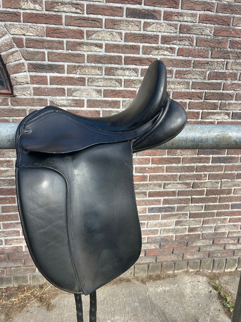 Fryso Legacy dressuurzadel 17,5 inch, Dieren en Toebehoren, L (17.5 inch), Gebruikt, Fryso, Dressuur