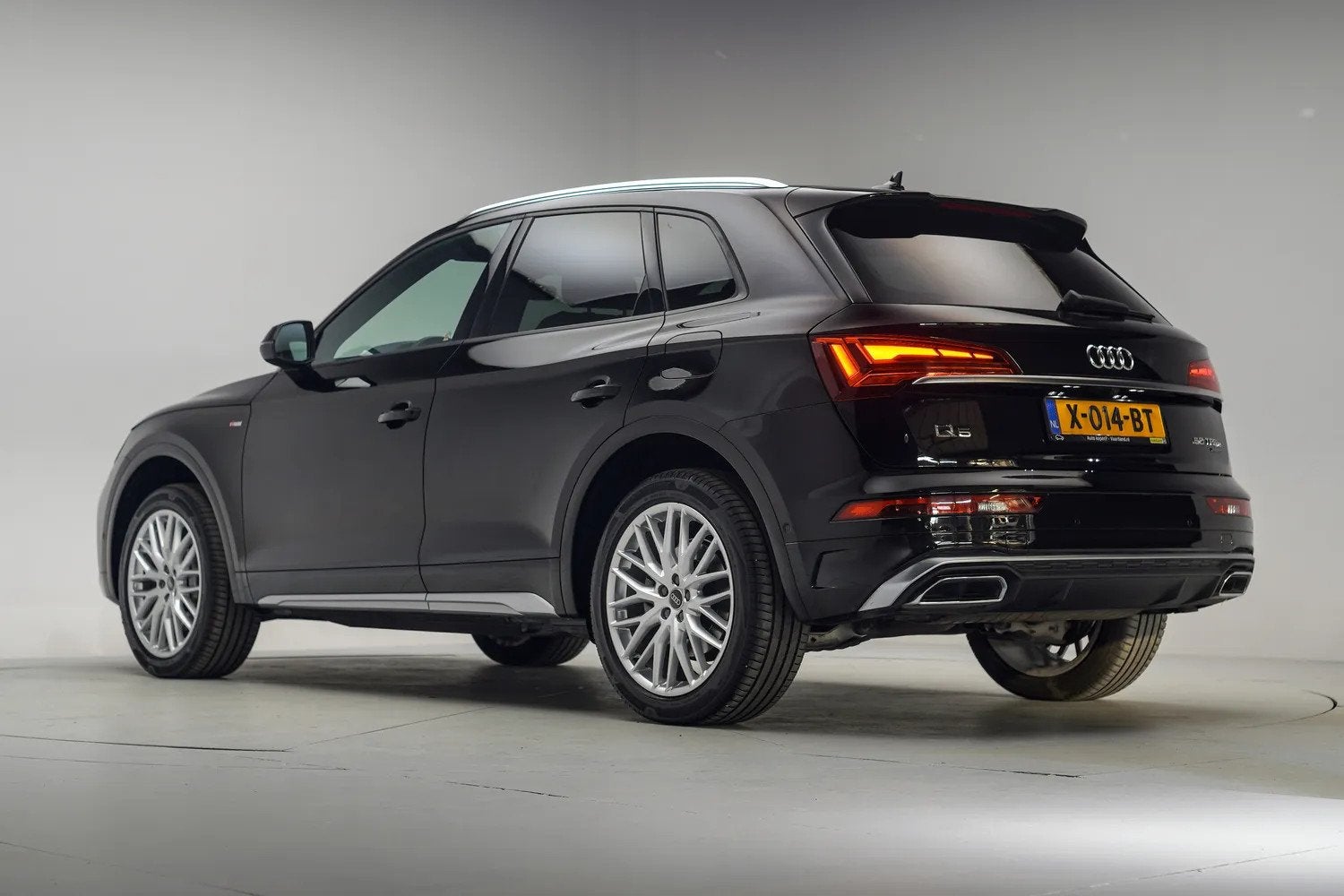 Audi Q5 50 TFSI e S edition Competition [ Leder B&O Apple/An, Auto's, Automaat, Gebruikt, Parkeerassistent, 4 cilinders