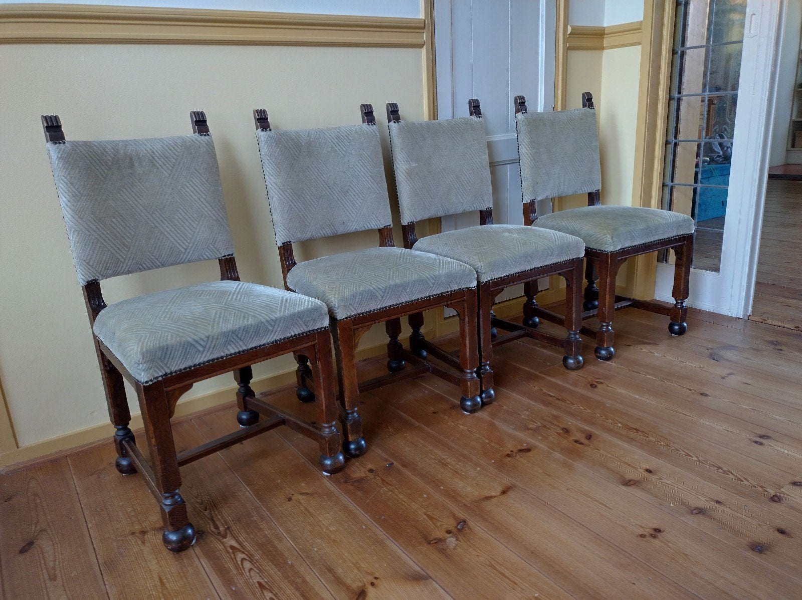 4 Antieke vintage stoelen eetkamerstoelen velours hout, Ophalen