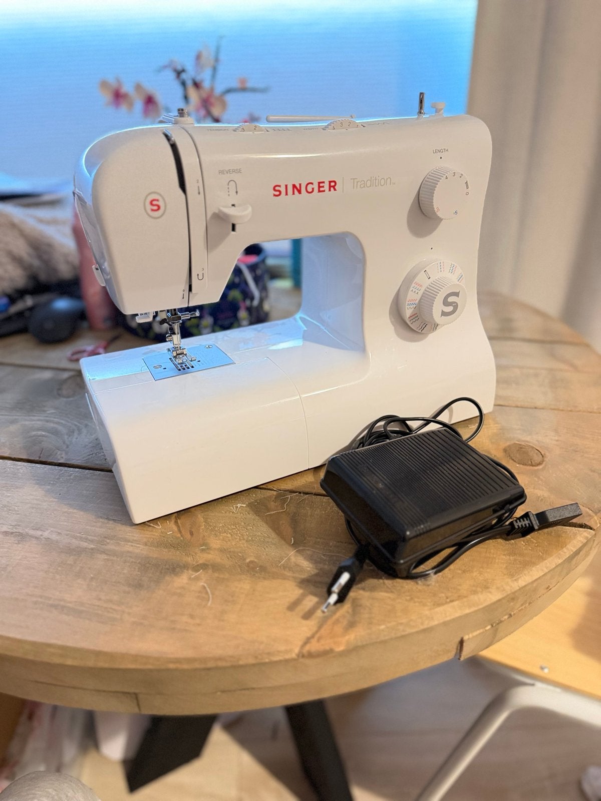 SINGER Tradition 2282 Naaimachine - Zo goed als nieuw, Hobby en Vrije tijd, Naaimachines en Toebehoren, Ophalen of Verzenden, Zo goed als nieuw