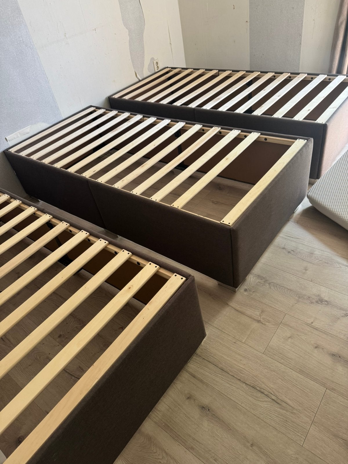 Boxspring- kinderbed onderstel-bedbodem   90x200 taupe/bruin, Ophalen, 90 cm, Eenpersoons, Zo goed als nieuw