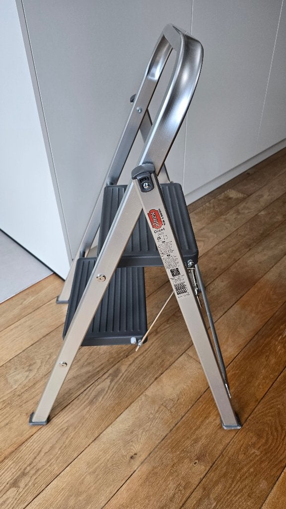 Huishoudtrap Altrex Giant 2 treden, Doe-het-zelf en Verbouw, Ladders en Trappen, Ophalen, Zo goed als nieuw, Trap, Minder dan 2 meter