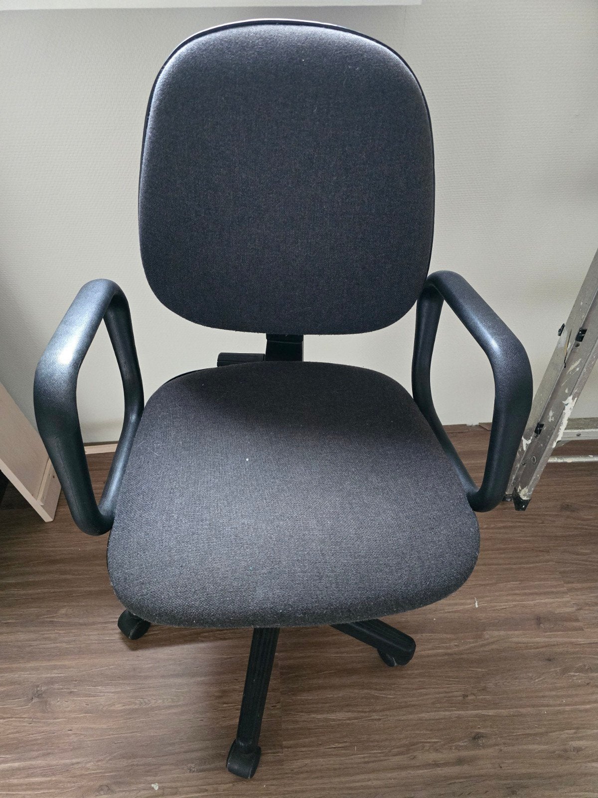 Gratis! Bureaustoel, Huis en Inrichting, Bureaustoelen, Ophalen of Verzenden, Gebruikt, Zwart