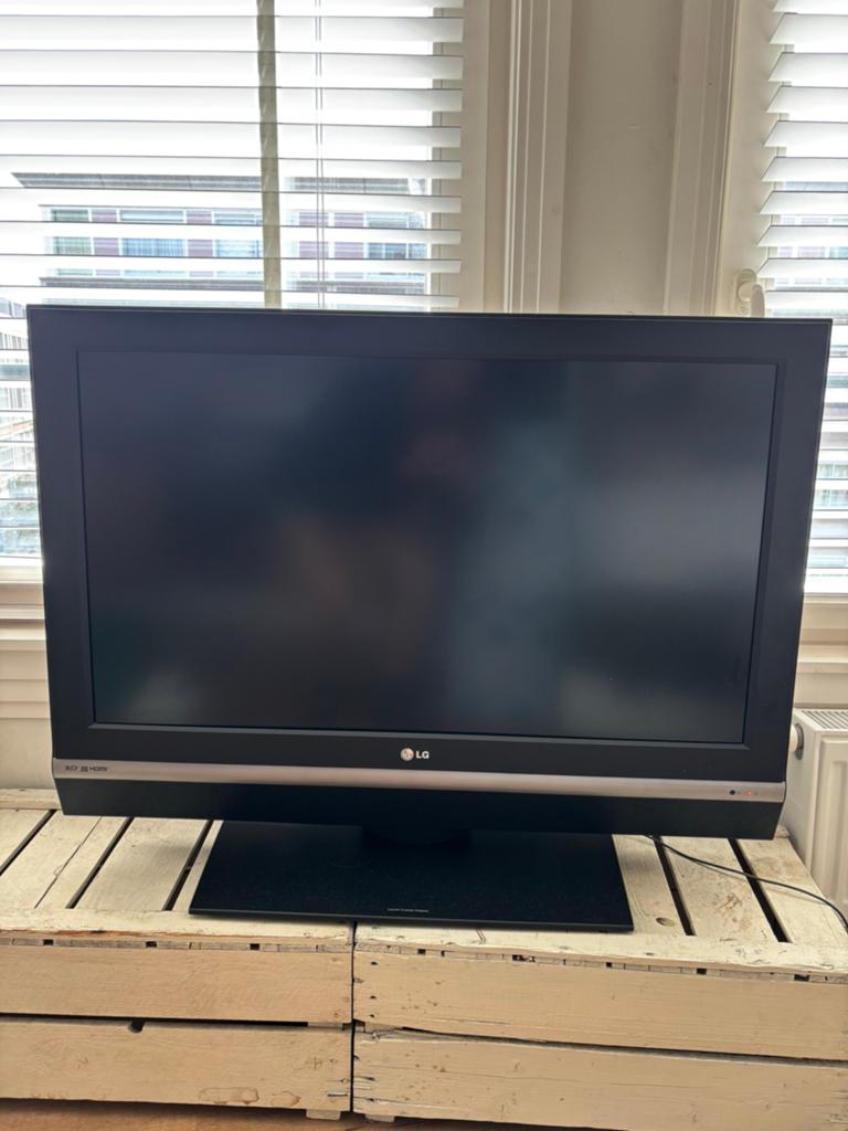 LG liquid crystal display TV, Audio, Tv en Foto, Televisies, 50 Hz, Ophalen of Verzenden, Zo goed als nieuw, 100 cm of meer