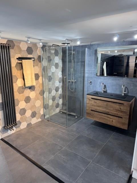SHOWROOM Badkamer opstelling, Huis en Inrichting, Badkamer | Badkamermeubels, Ophalen, Overige typen, Nieuw, 50 tot 100 cm