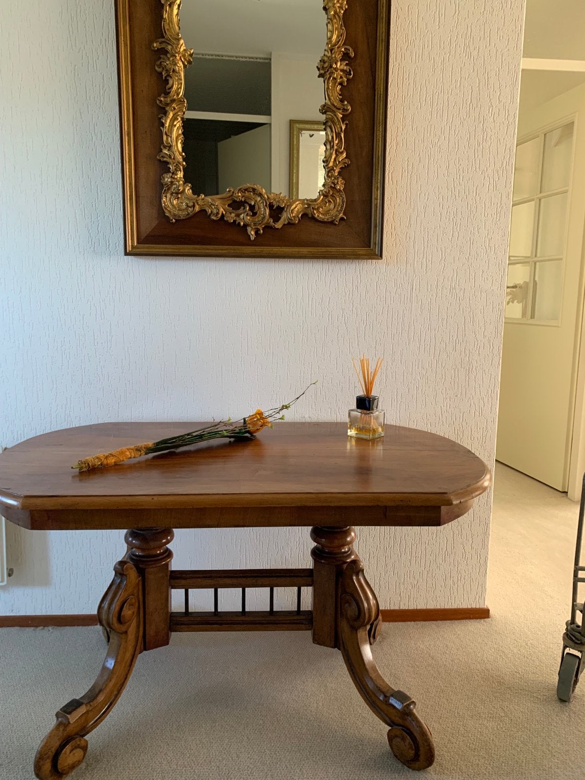 Antieke Notenhouten Ovale Engelse Koffietafel, Ophalen