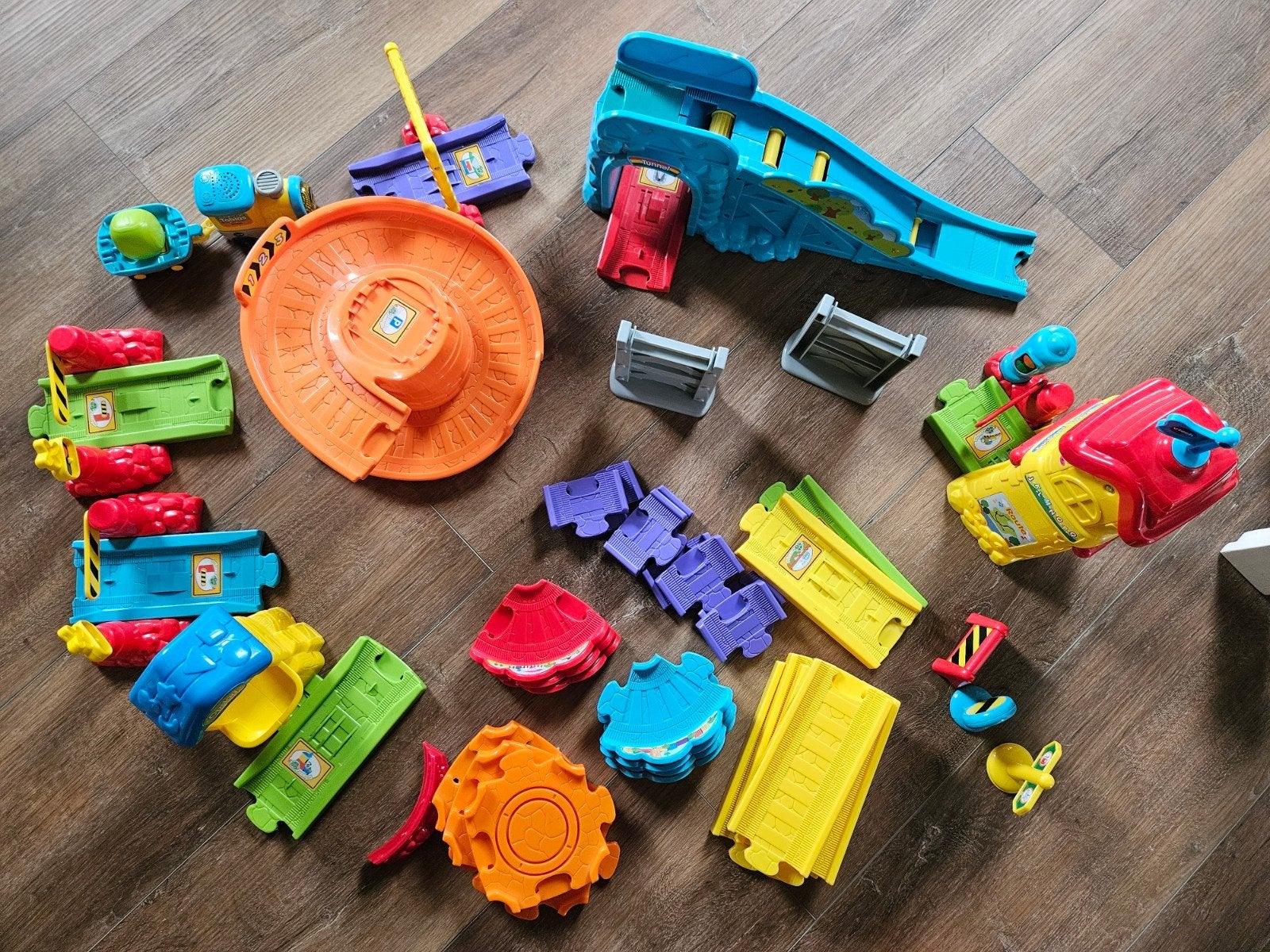 Vtech Toet Toet Auto's Treinstation + extra's, Ophalen, Gebruikt