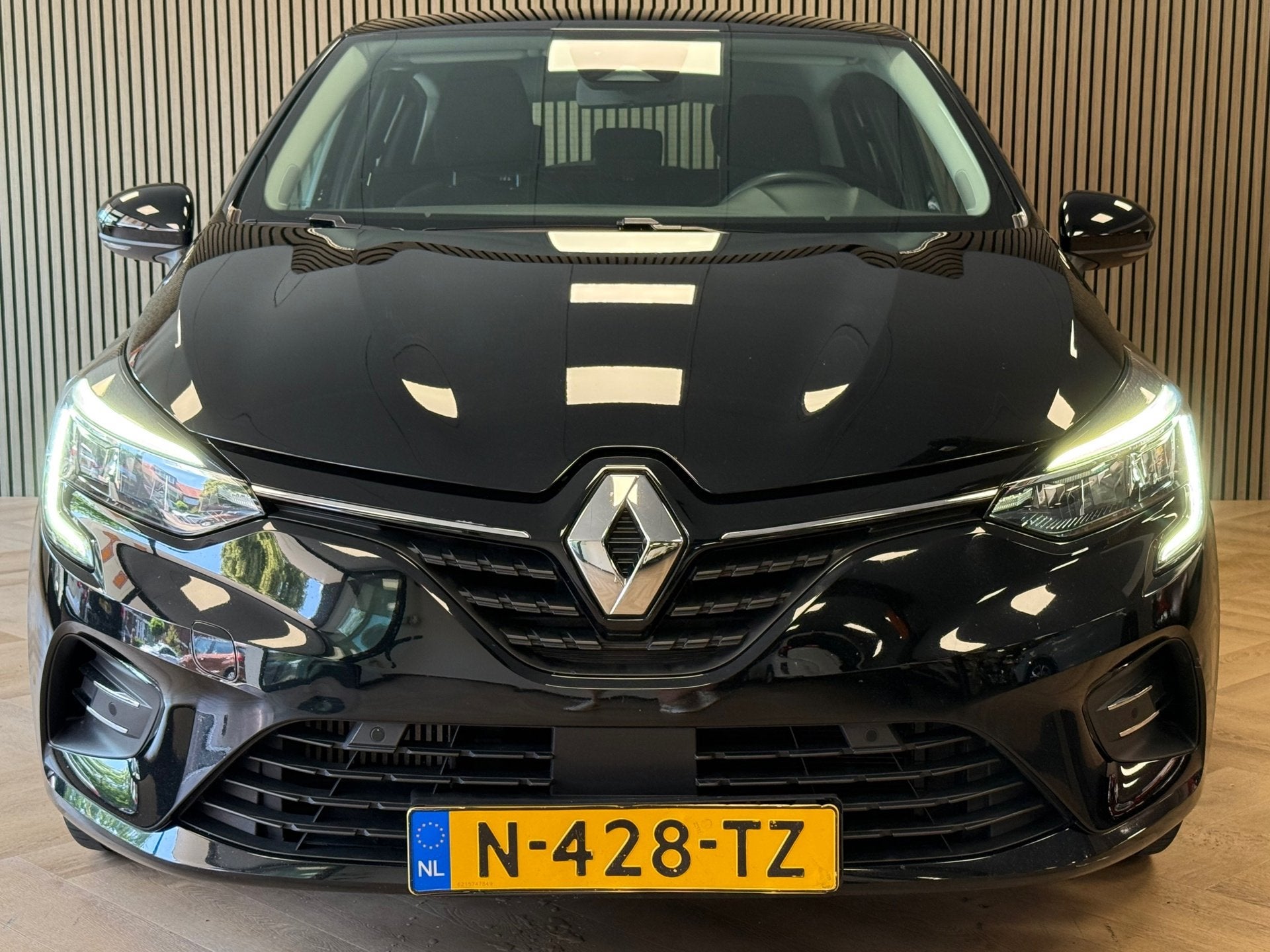 Renault Clio 1.0 TCe Limited NAVI CAMERA CRUISE CONTROL AIRC, Auto's, Stof, Gebruikt, Euro 6, Bedrijf