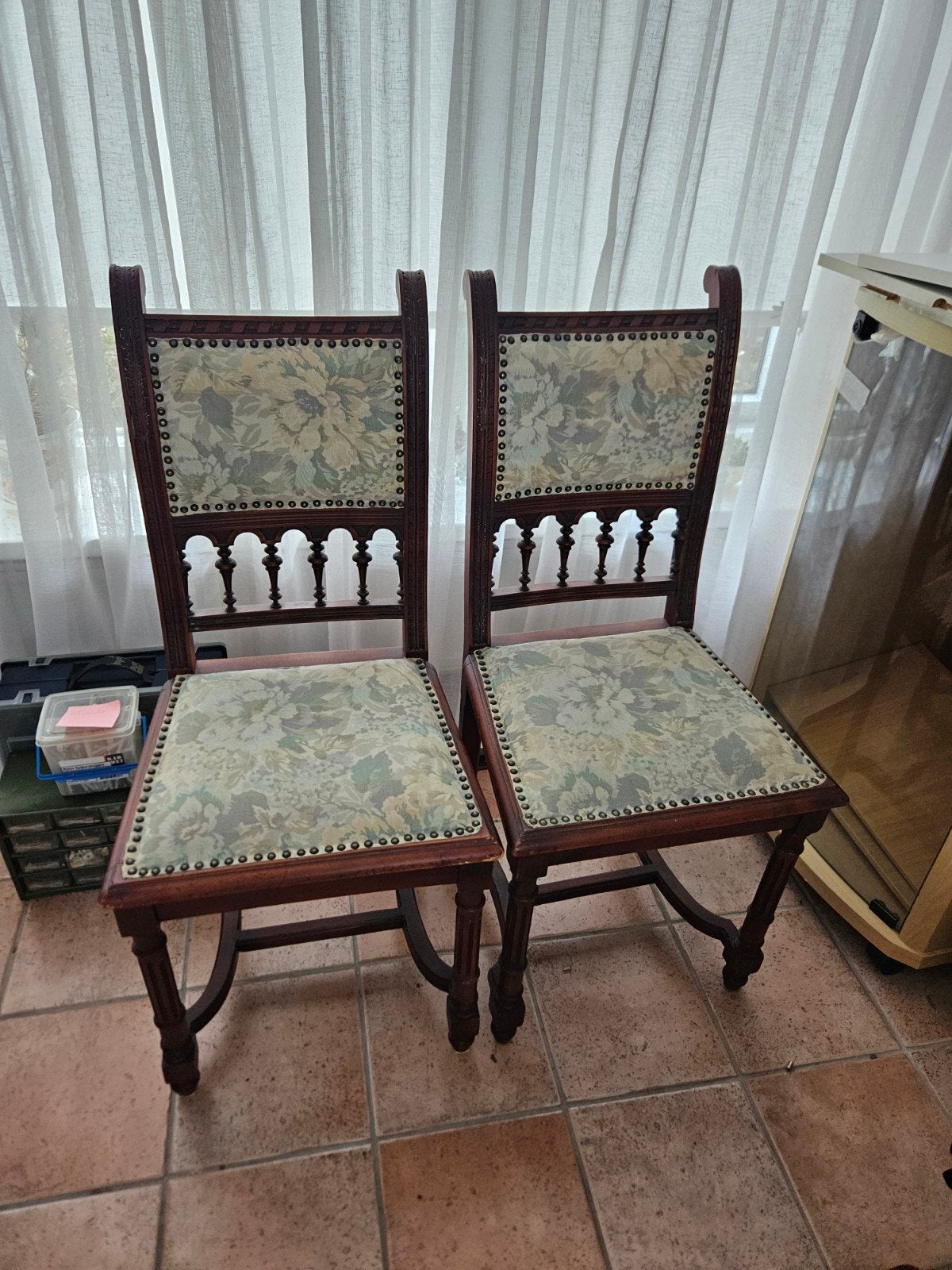2 antieke stoeltjes., Ophalen