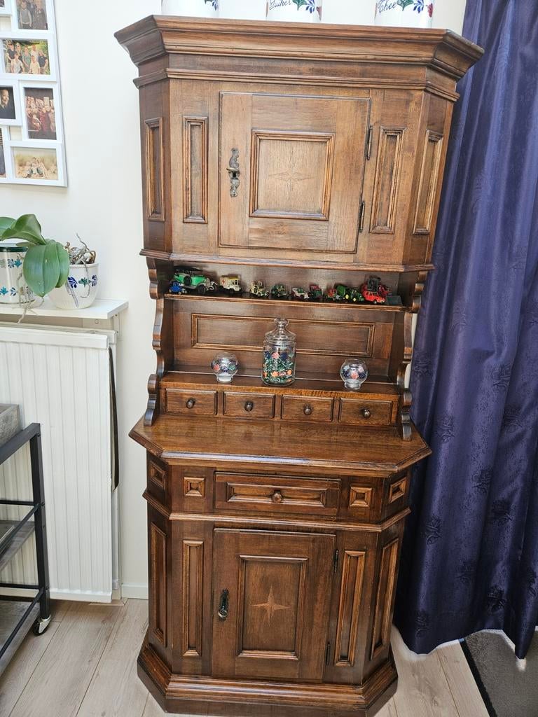 Handgemaakt eiken buffetkastje.breed 88 cm diep 44 hoog 185, Ophalen