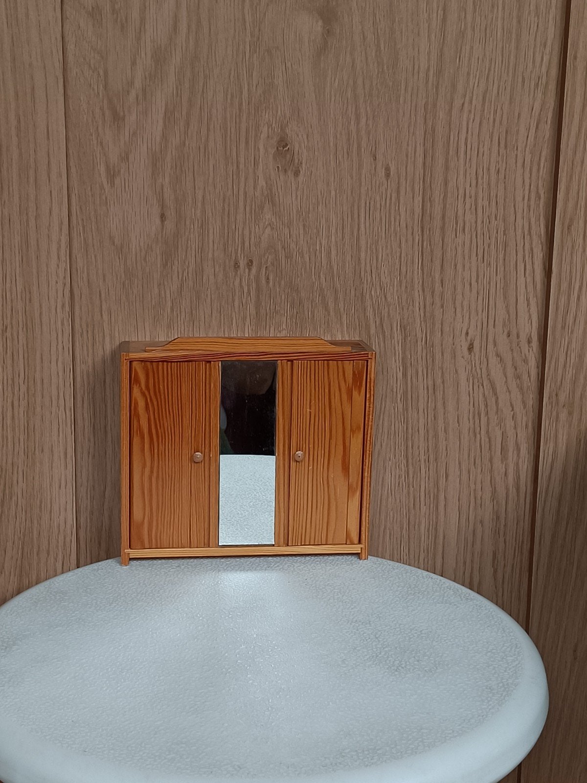 Houten kastje met spiegel poppenhuis, Ophalen of Verzenden, Gebruikt, Poppenhuis