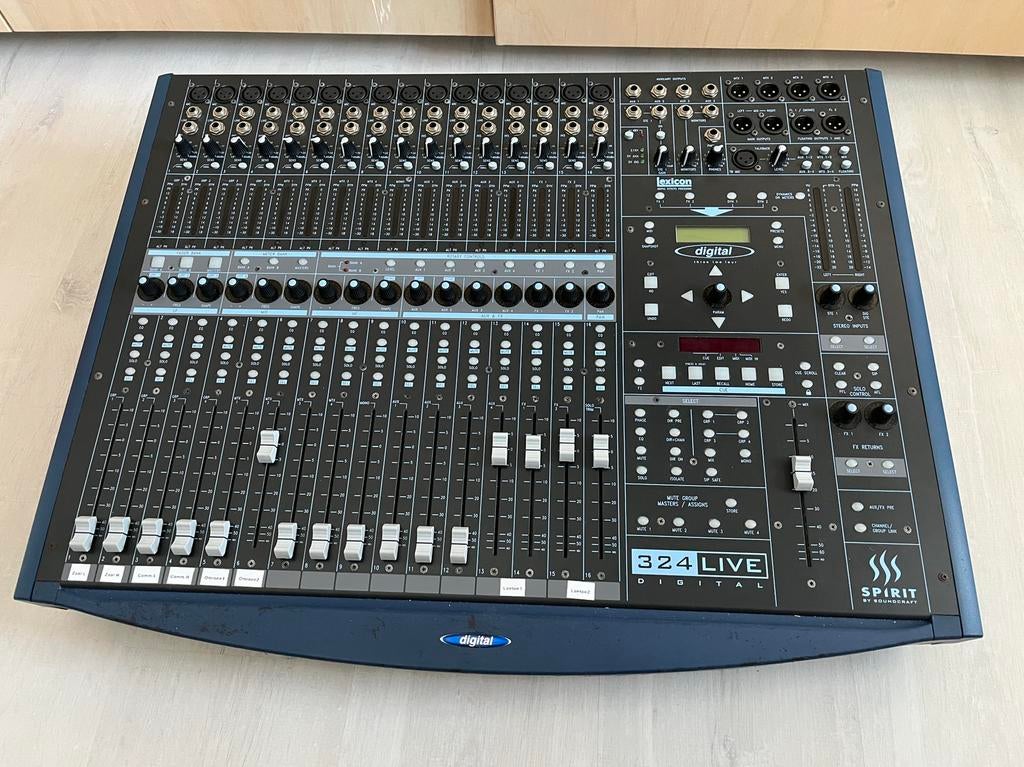 Soundcraft Spirit 324 Live Digitale Mengtafel, Muziek en Instrumenten, Mengpanelen, Ophalen, Gebruikt, 20 kanalen of meer, Microfooningang