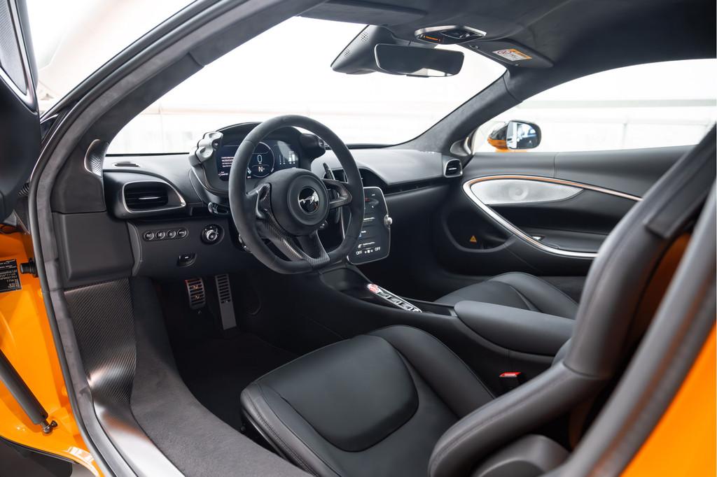McLaren Artura 3.0 V6 Plug-in | 700pk | CF Wing | Louvres |, Auto's, McLaren, Automaat, Achterwielaandrijving, Nieuw, Onderhoudsboekje