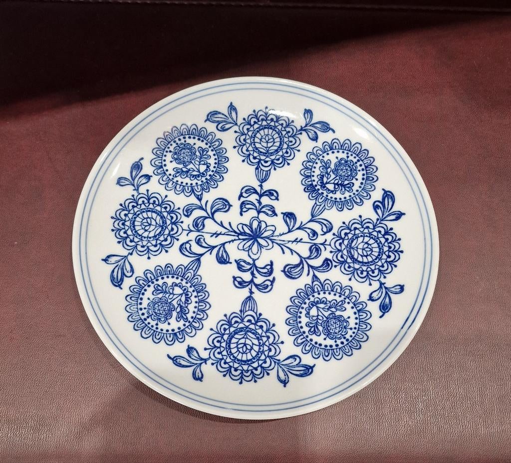 Winterling bord met blauw bloemmotief, Ophalen of Verzenden