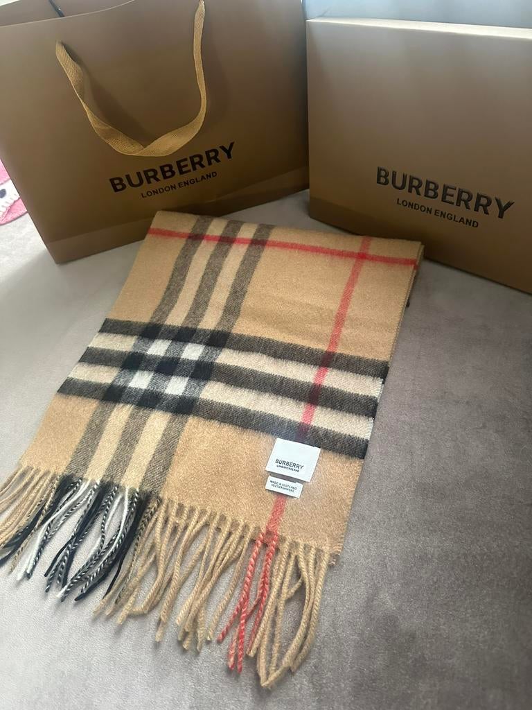 Burberry london sjaal nieuw met verpakking, Ophalen of Verzenden, Zo goed als nieuw, Overige maten, Sjaal