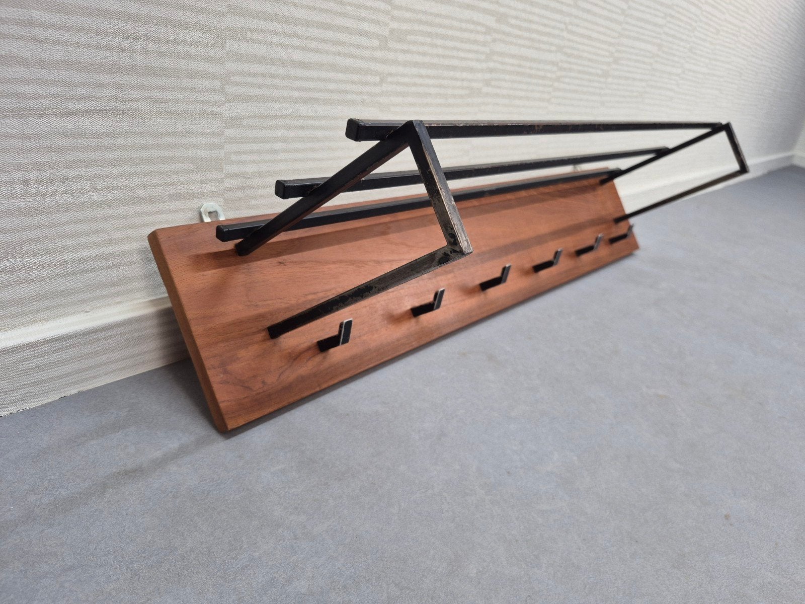 Vintage wandkapstok. Teak met metaal jaren 60., Ophalen of Verzenden, ., ., .