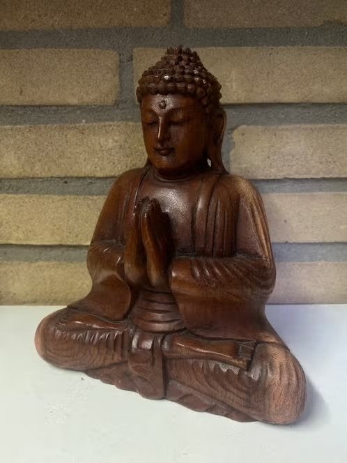 Handgemaakte Namaste Boeddha van suarhout – 21 cm, N.v.t., N.v.t., 21 cm, Ophalen of Verzenden