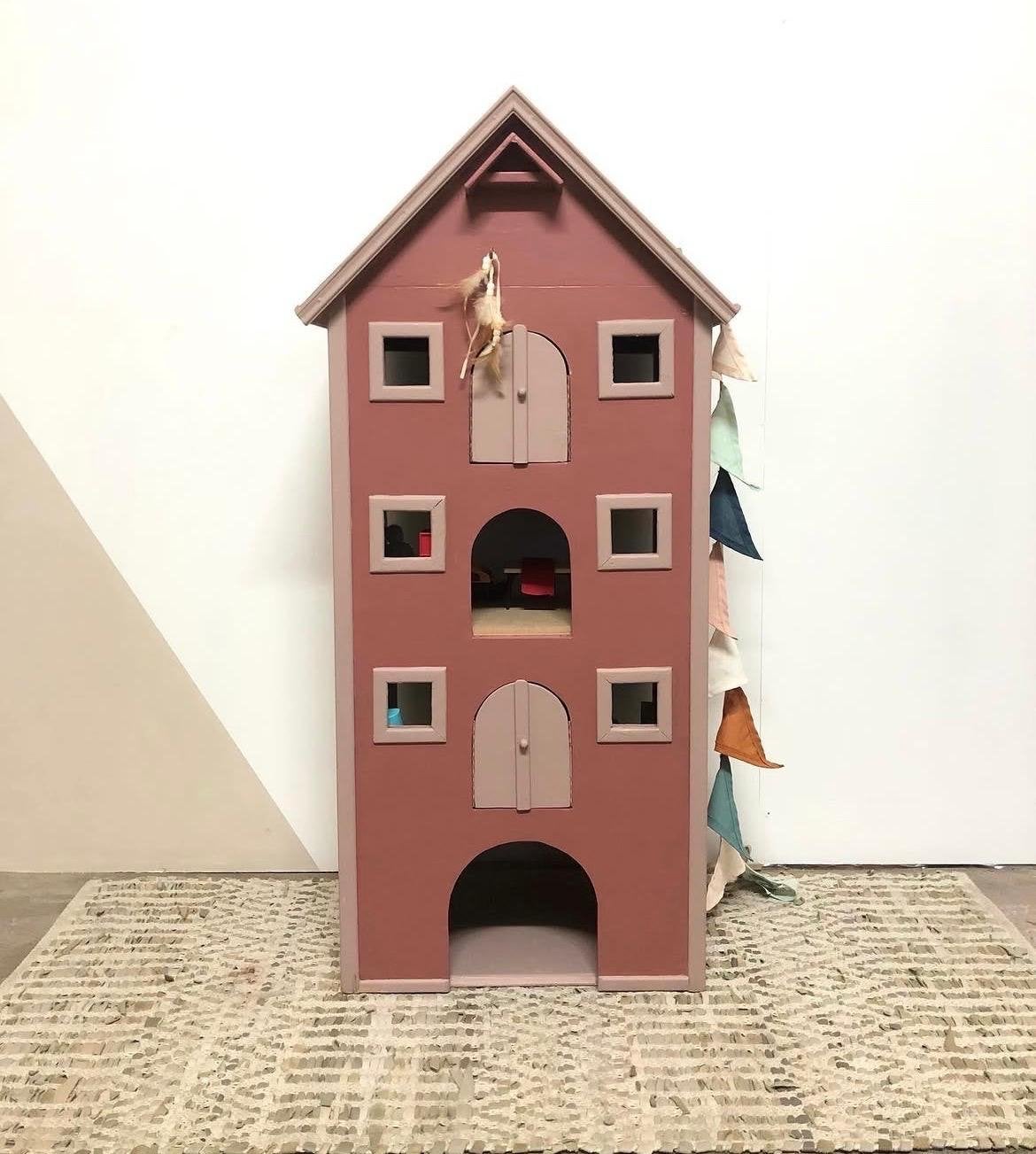 Groot houten poppenhuis met 3 verdiepingen en meubels, Ophalen, Zo goed als nieuw, Poppenhuis