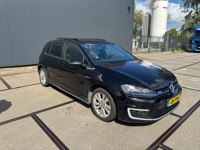 Volkswagen Golf 1.4 GTE 204pk 5D DSG 2015 Zwart NU € 4999 !!, Auto's, Volkswagen, Zwart, Zwart, 1395 cc, 1499 kg