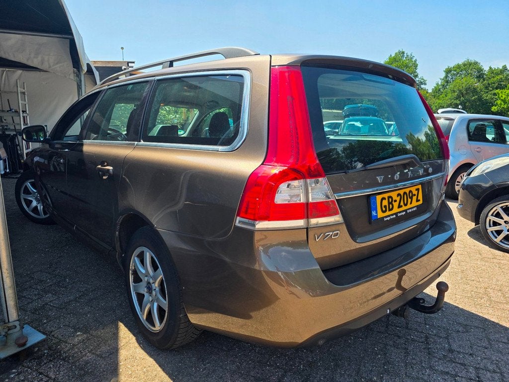 Volvo V70 1.6 T4 Nordic+ XENON/leer/NAVI/cruise, Auto's, Voorwielaandrijving, Gebruikt, Bruin, 1481 kg
