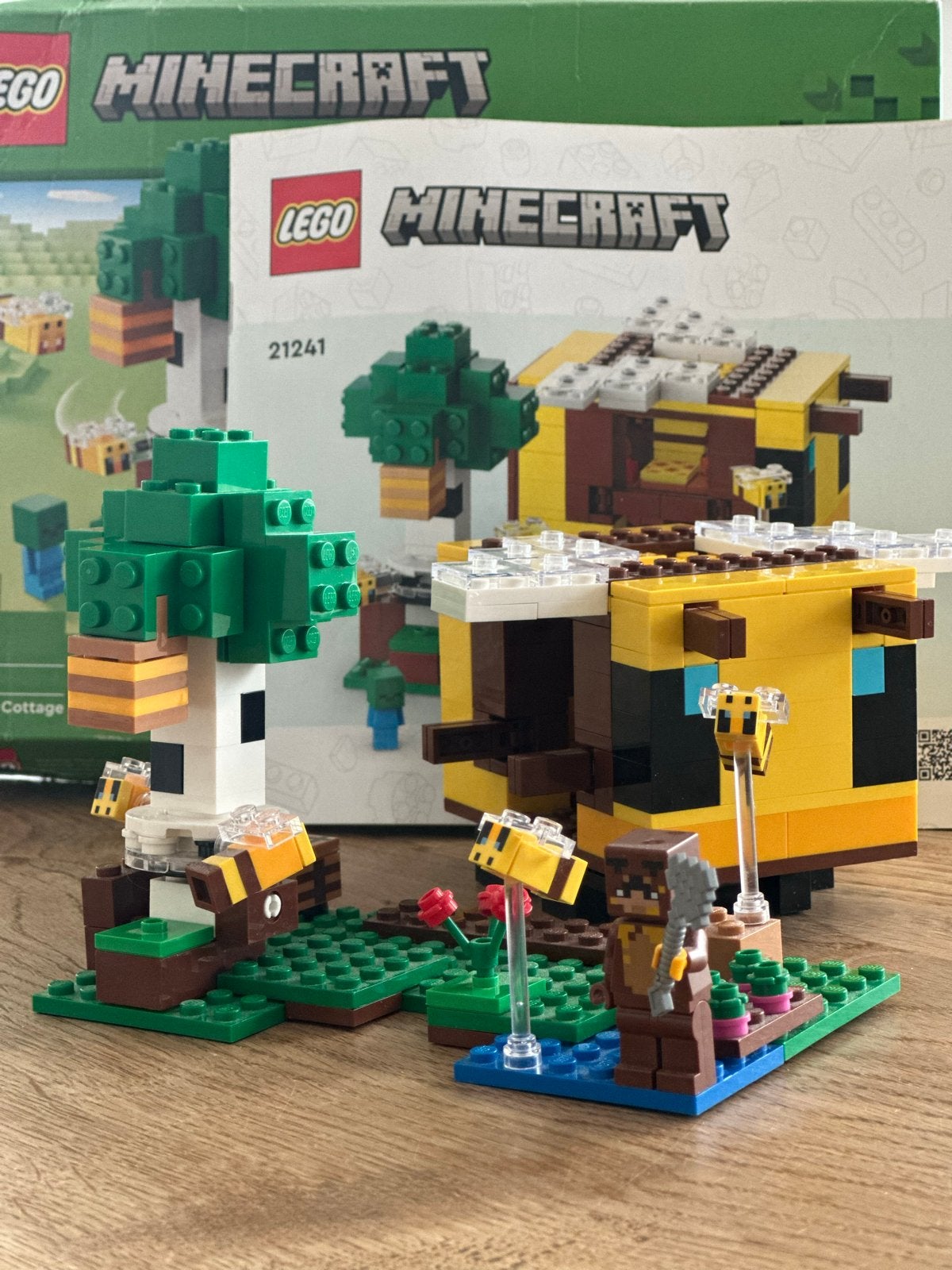 Lego Minecraft 21241 The Bee Cottage - Complete set, Gebruikt, Minecraft, Lego, Ophalen of Verzenden
