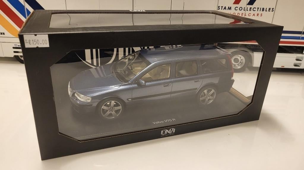 DNA Models Volvo V70 R Dark Blue Metallic, Hobby en Vrije tijd, Modelauto's | 1:18, Overige merken, Auto, Ophalen of Verzenden