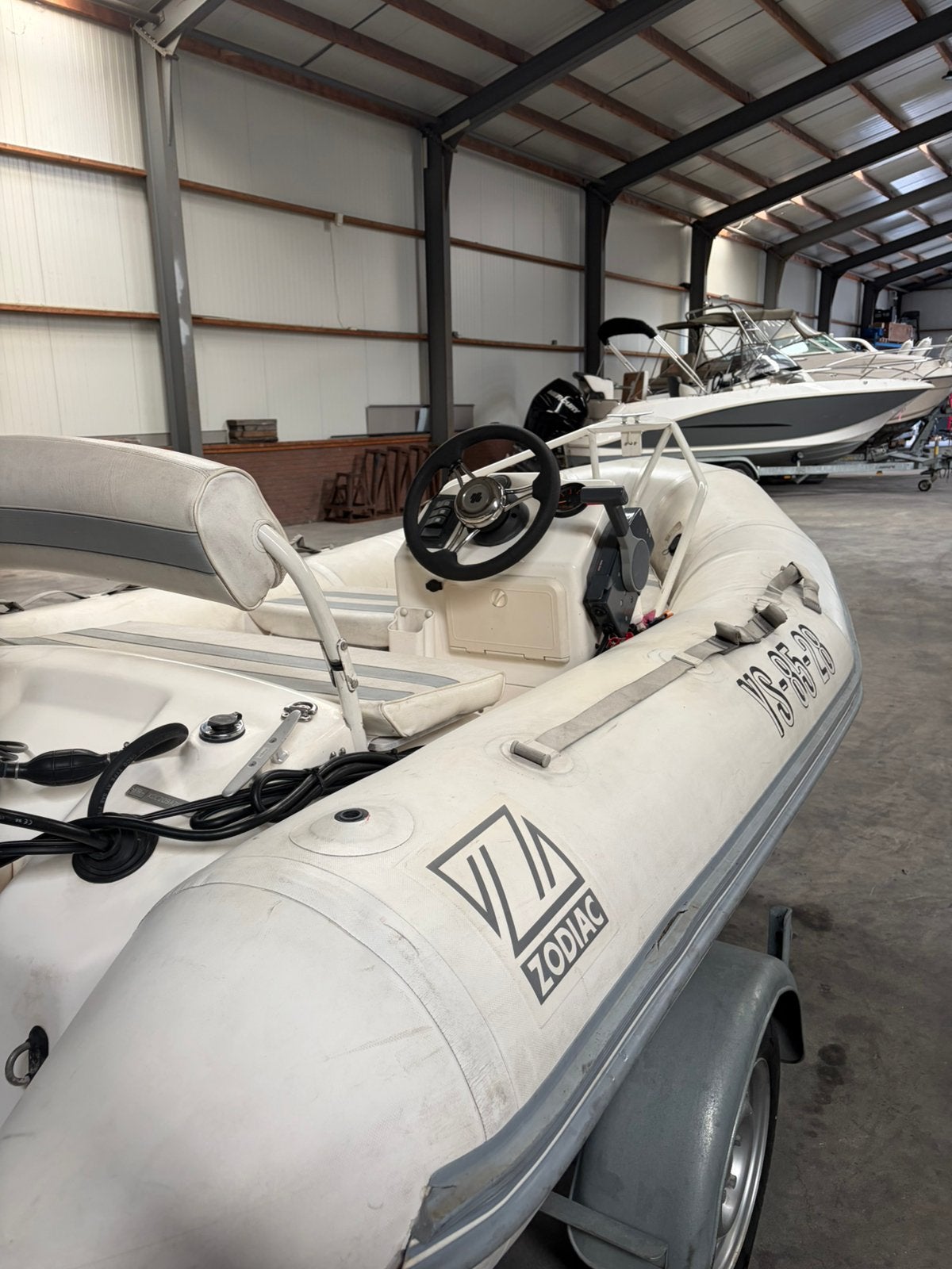 Zodiac yachline deluxe 340 met 20 pk buitenboordmotor