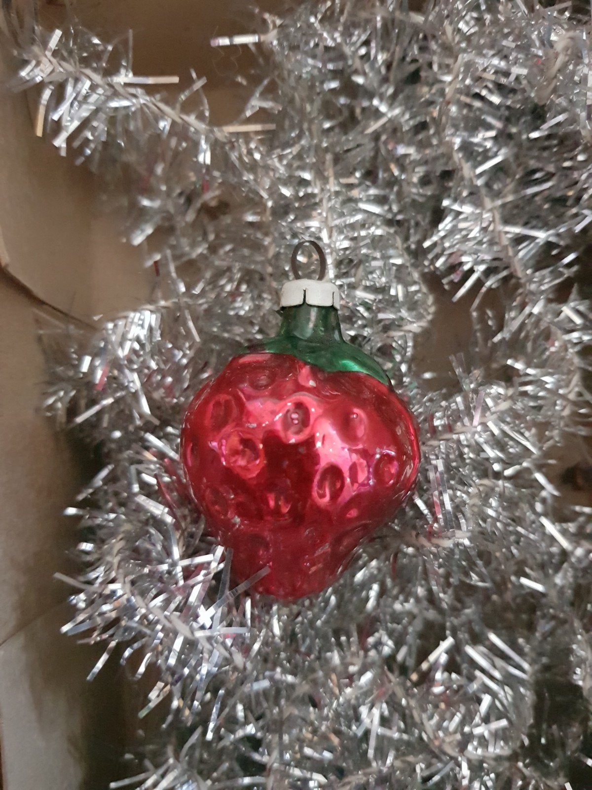 oude kerstbal aarbei, Ophalen of Verzenden, Zo goed als nieuw