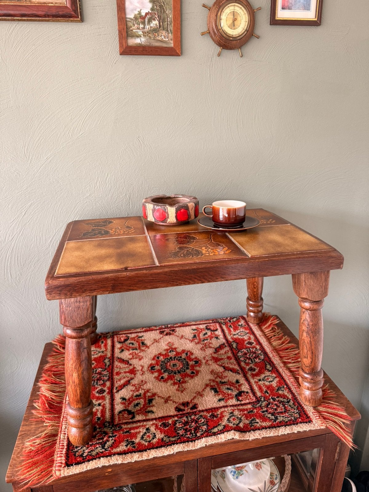 Vintage tegeltafel met massief eiken onderstel – jaren ’70, Ophalen