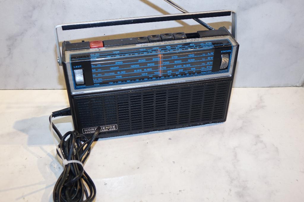 draagbare vintage Nordmende radio favorit case 409, Verzenden, Gebruikt, Transistorradio