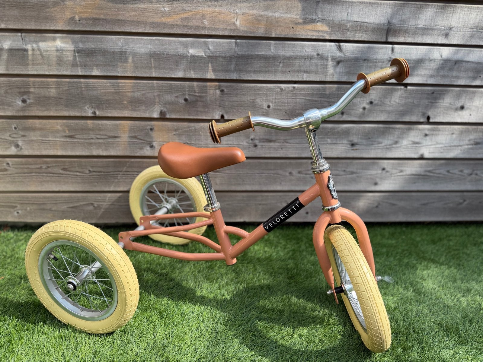 Veloretti loopfiets/driewieler blazing salmon - als nieuw, Fietsen en Brommers, Ophalen of Verzenden, Nieuw, Verstelbare zitting