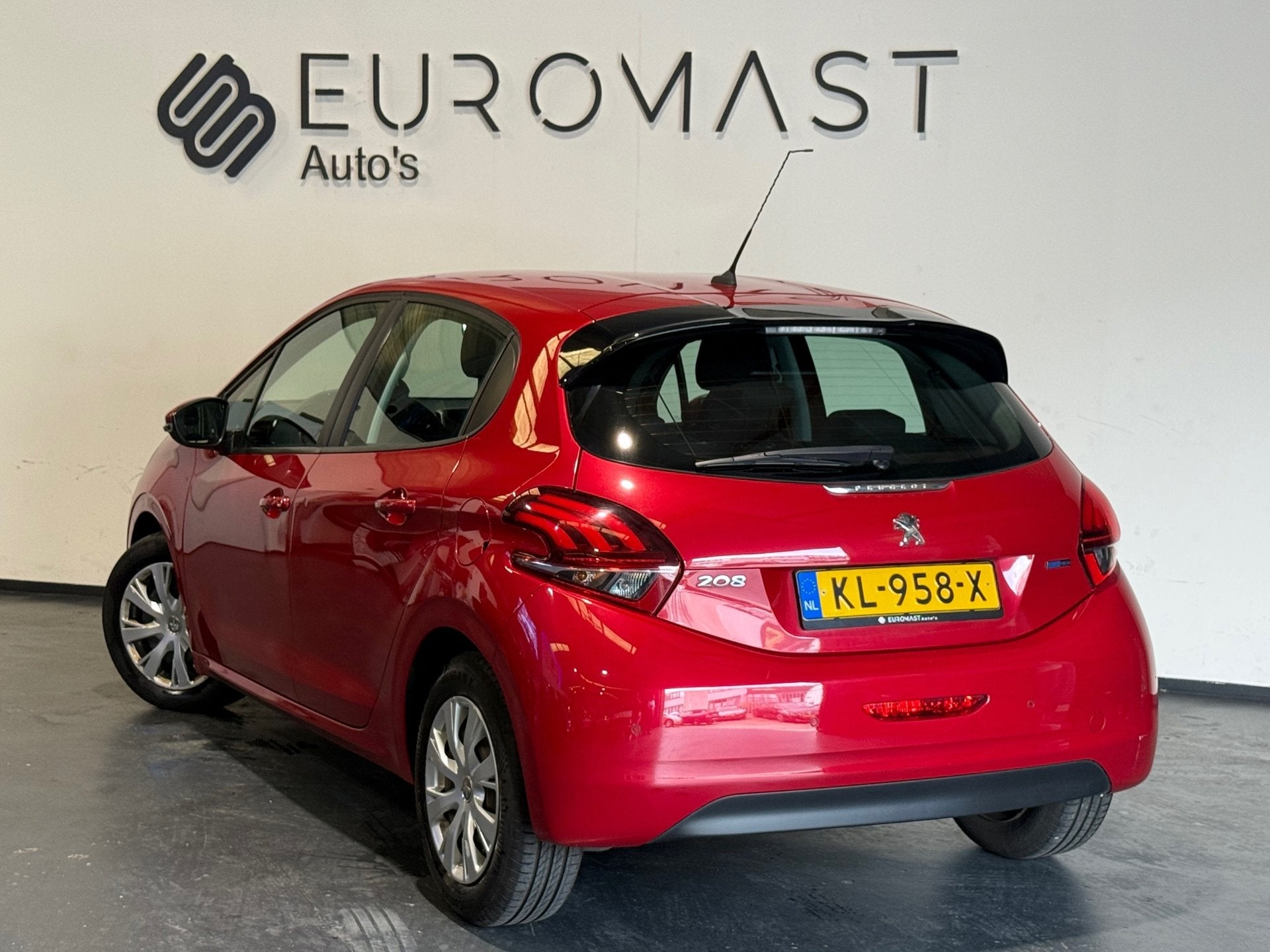 Peugeot 208 1.2 PureTech Blue Lion Navi Cruise Airco 5d Nieu, Gebruikt, 1199 cc, 82 pk, 23 km/l
