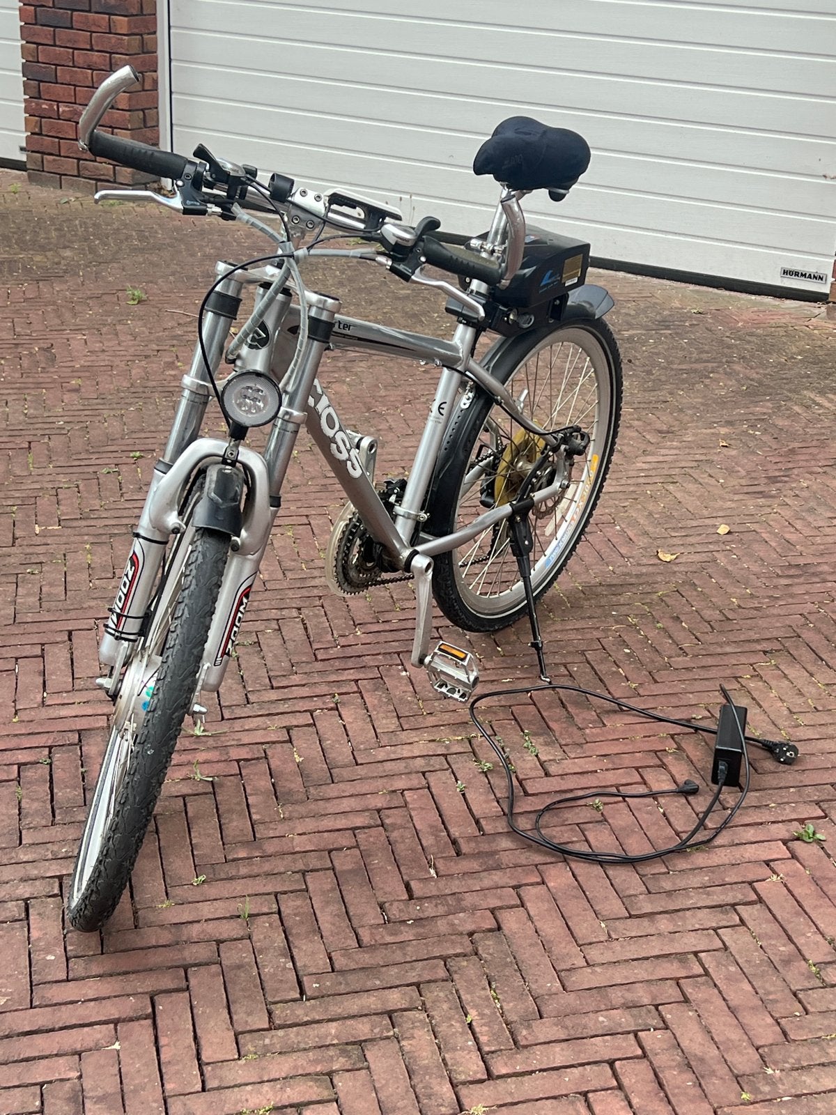 Cross Sporter E-bike - Zilverkleurig, Gebruikt, 51 tot 55 cm, 30 tot 50 km per accu, Ophalen