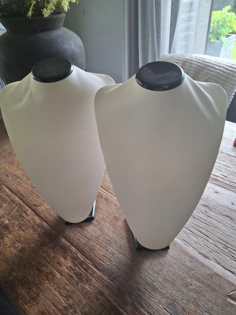 PU leren Ketting Display Buste Hoog Wit 2 stuks, Ophalen of Verzenden, Zo goed als nieuw