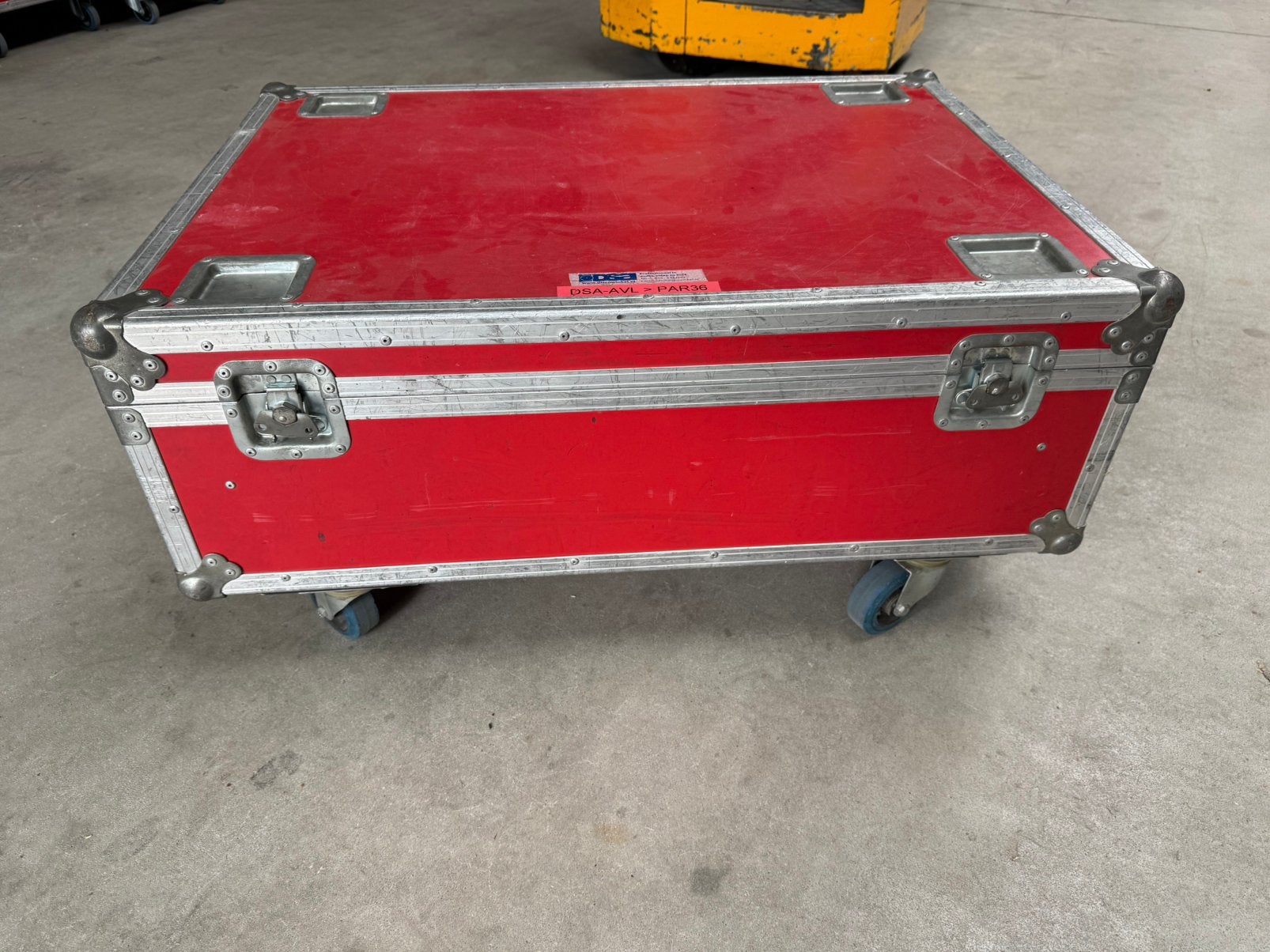 Rode Flightcase  ca 69 x 96 x 32 cm, Muziek en Instrumenten, Behuizingen en Koffers, Ophalen, Zo goed als nieuw, Overige instrumenten