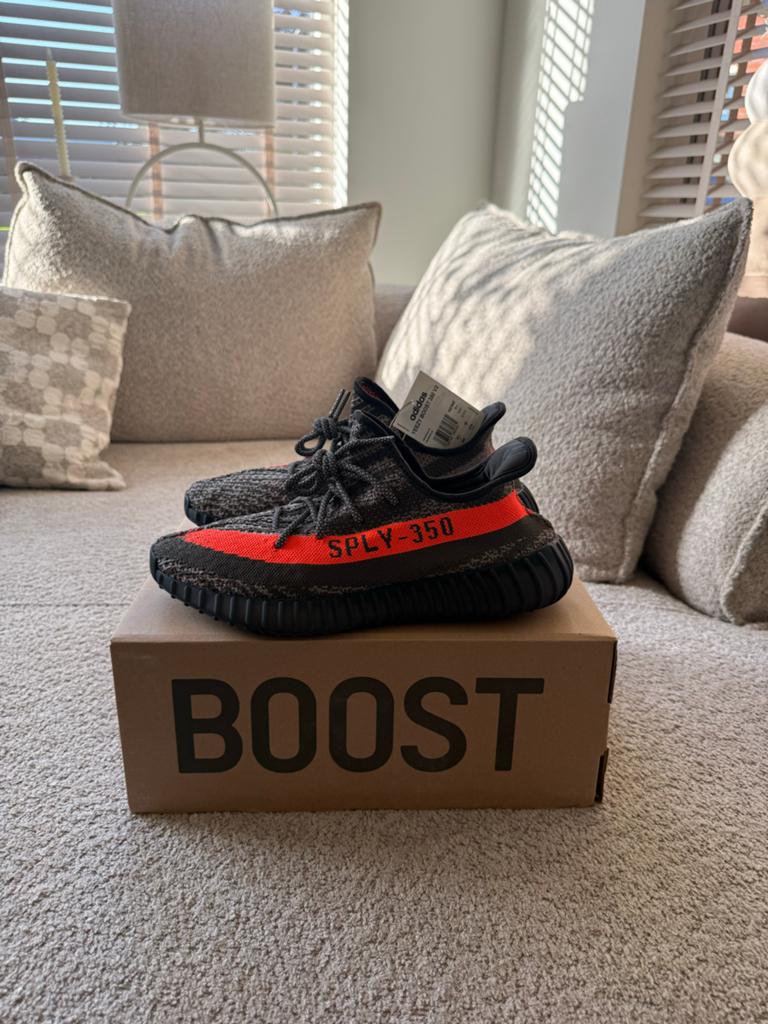 Adidas Yeezy Boost 350 V2 Carbon Beluga EU44 Nieuw, Kleding | Heren, Schoenen, Zwart, Nieuw, Ophalen of Verzenden, Sneakers of Gympen