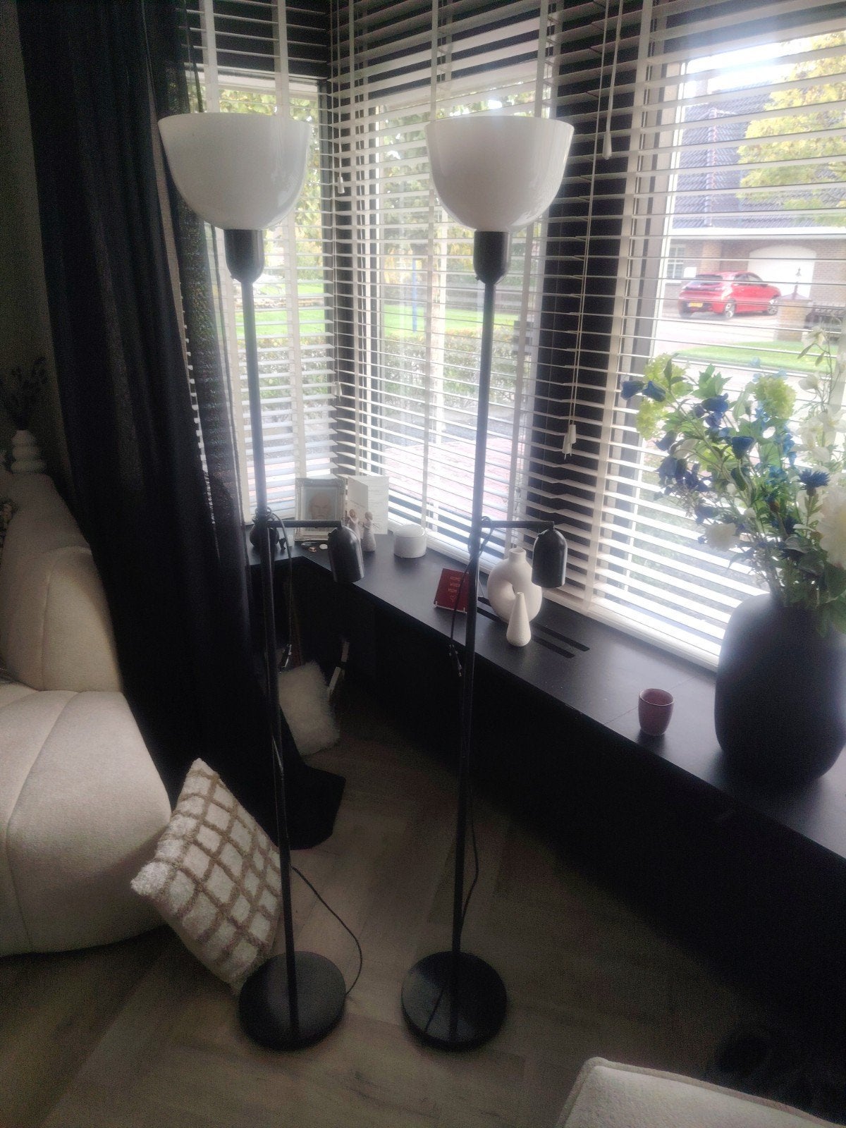 Set van 2 zwarte vloerlampen met witte Kunstof kap, Huis en Inrichting, Ophalen, Kunststof, Modern, Scandinavisch, E27 (groot)