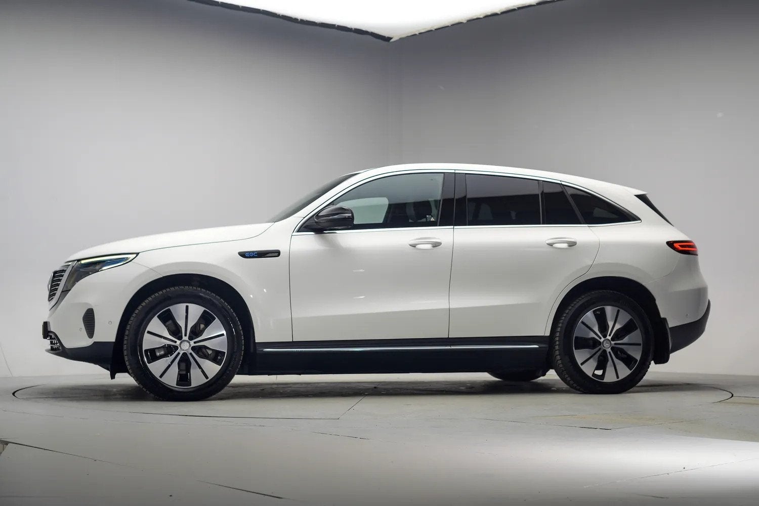 Mercedes-Benz EQC 400 4MATIC Business Solution 80 kWh [ Clim, Automaat, Wit, Vierwielaandrijving, 408 pk