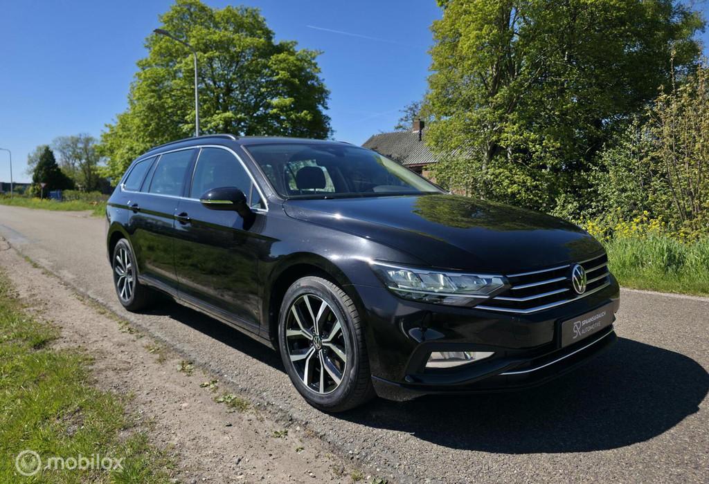 Volkswagen Passat Variant 1.5 TSI / DSG / Carplay / Camera, 1370 kg, 4 cilinders, 150 pk, Zwart