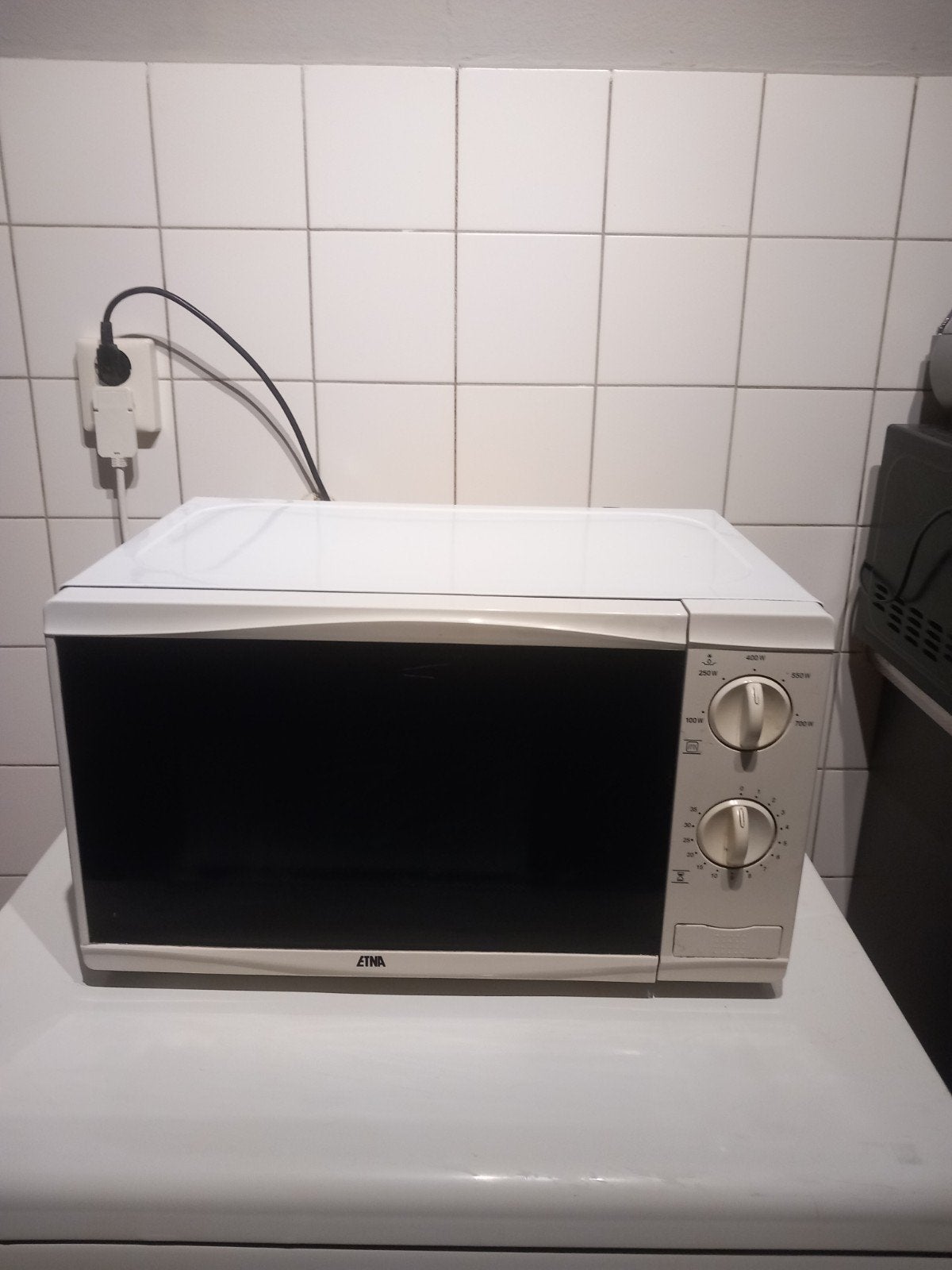 ETNA magnetron met draaiplateau. Werkend te zien in Delft, Ophalen, Zo goed als nieuw, Draaiplateau