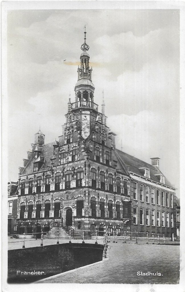 AK Franeker - Stadhuis, Ophalen of Verzenden, 1920 tot 1940, Gelopen, Friesland
