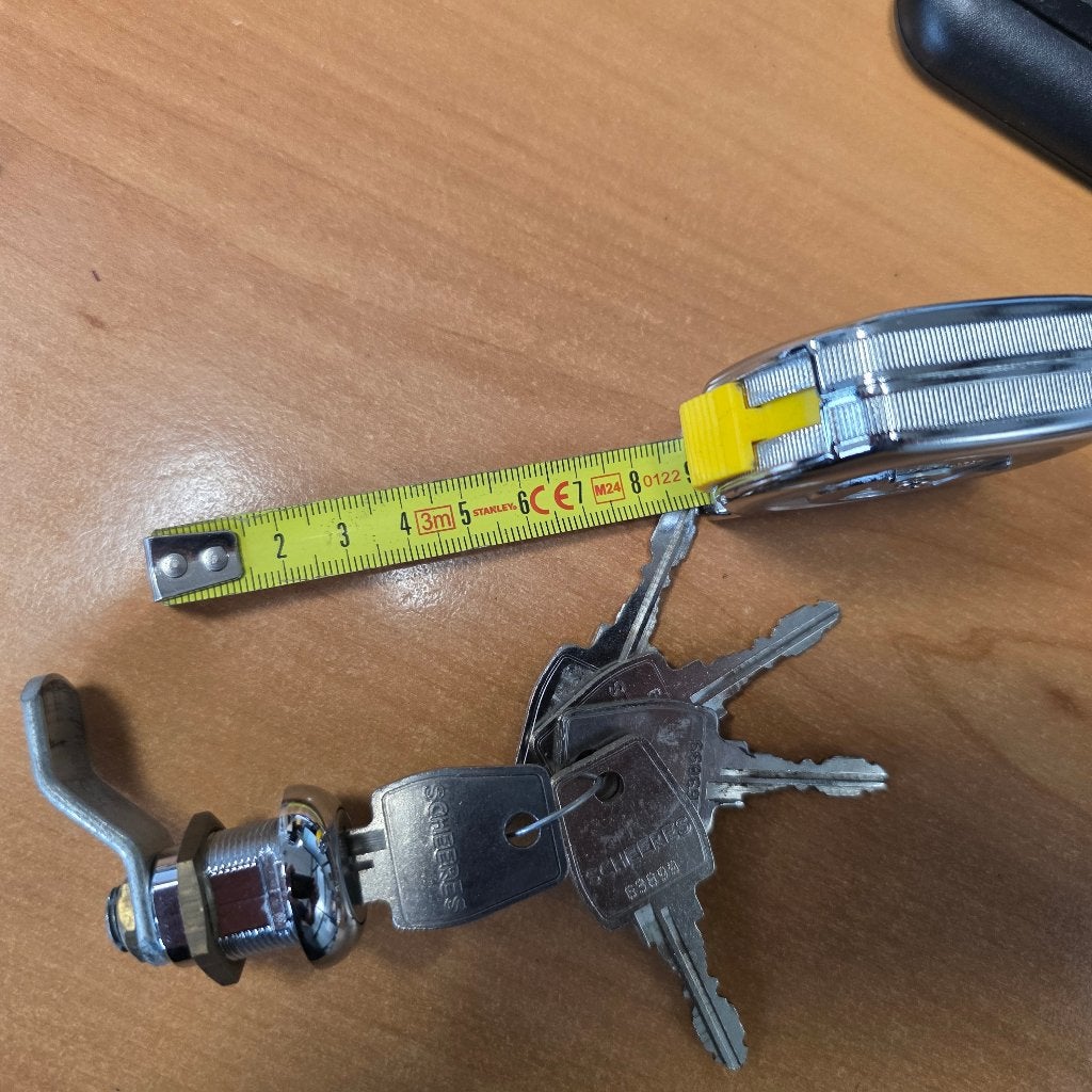 omlegslot met meerdere sleutels  voor kasten locker etc, Gebruikt, Ophalen of Verzenden, Minder dan 100 cm, 25 tot 50 cm