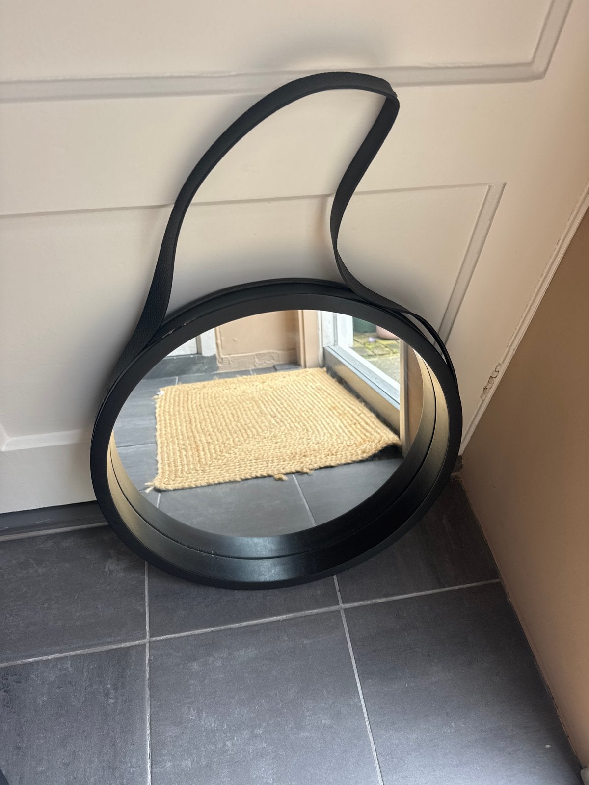 Stijlvolle ronde spiegel met ophangband, Ophalen, Rond, Zo goed als nieuw, Minder dan 100 cm