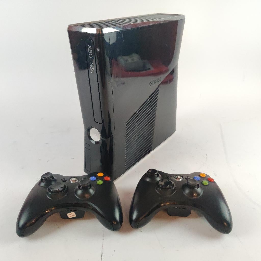 Xbox 360 Slim 250gb + 2 controllers || Nu voor € 109.99, Spelcomputers en Games, Gebruikt, 1 speler, Racen en Vliegen, Ophalen of Verzenden