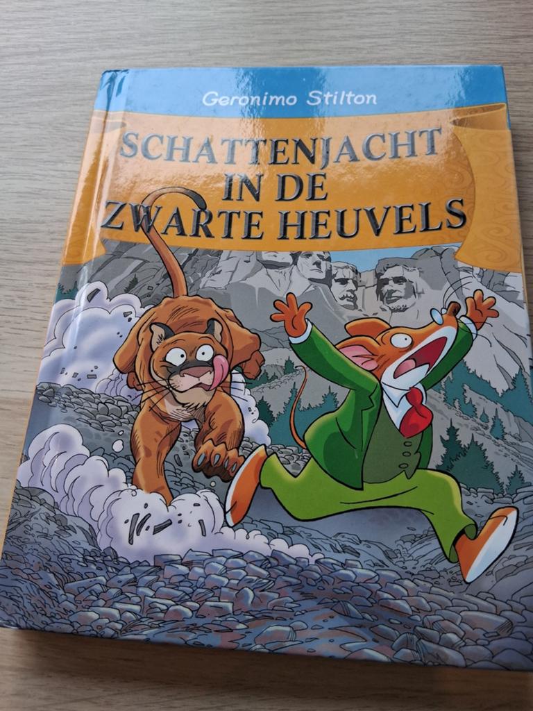 Geronimo Stilton: Schattenjacht in de Zwarte Heuvels, Boeken, Kinderboeken | Jeugd | onder 10 jaar, Ophalen of Verzenden