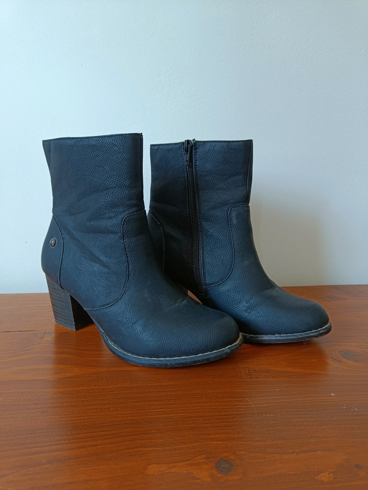 Laarsjes met hak van Every One maat 37, Kleding | Dames, Schoenen, Zwart, Lage of Enkellaarzen, Ophalen of Verzenden, Every One
