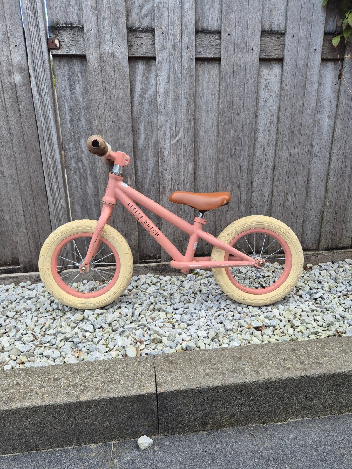 Roze loopfiets van Little Dutch, Fietsen en Brommers, Ophalen, Gebruikt, Minder dan 16 inch